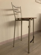 Sgabello alto in metallo con seduta in legno, anche per penisola in cucina