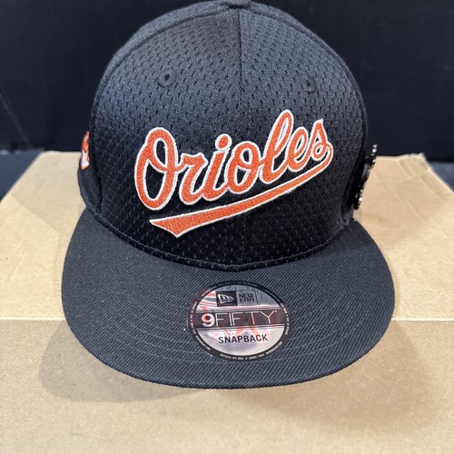 Cappello snapback spilla