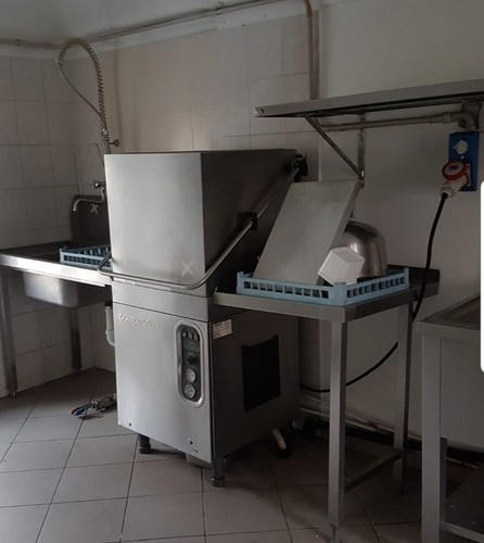 Lavastoviglie professionale