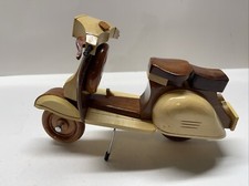 Modellino scooter in legno