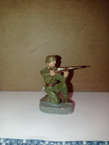 Militare in ginocchio - e.i.,