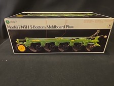 Ertl John Deere F145H 5 aratro