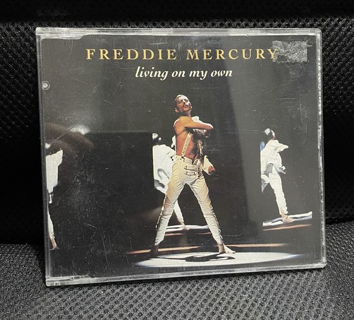 Freddie mercury living - freddie,