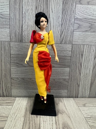Bambola posabile vintage - , su
