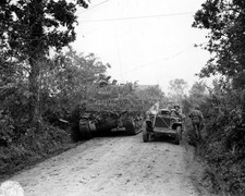 UNITED STATES ARMY MEDICS JEEP