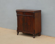 Piccola credenza mobile due