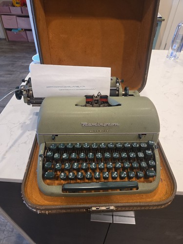 Macchina scrivere vintage - da,