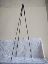 Antico cavalletto a tre piedi