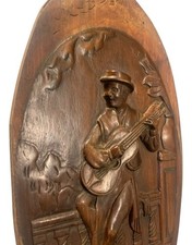 Targa da parete in legno arte popolare vintage intagliata musicista da viaggio strumento a corda