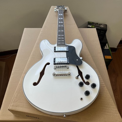 Chitarra elettrica semivuota
