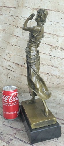 Stupenda statua figurina - stupenda,