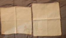 Coppia di centrini ricamati a mano avorio