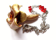 Collana con ciondolo fiore