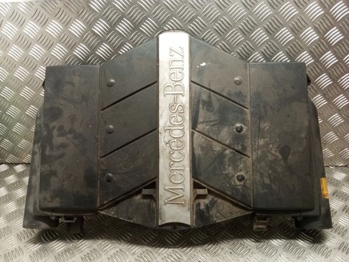 Assetto coperchio motore
