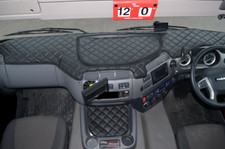  DAF CF EURO 6 - TAPPETINO CRUSCOTTO ECO PELLE - NERO
