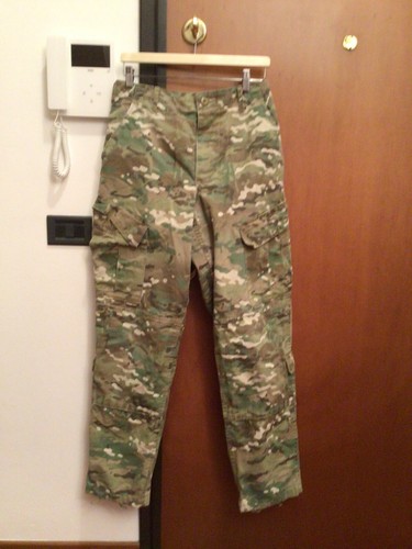 Pari nuovo pantaloni - pari,