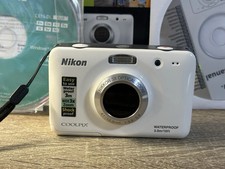 Fotocamera digitale impermeabile Nikon Coolpix S30 bianca 3X cinturino zoom ottico testato