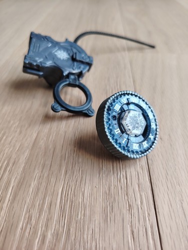 Twisted tempo beyblade metal - -,