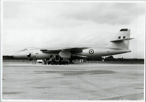 Vickers valiant super - vickers,