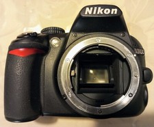 Nikon D3100 reflex con obiettivo Tamron 70 300 macro. Compresa di caric