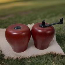 Wooden Apple Salt Shaker Pepper Mill Vintage Stainless Steel Country Core