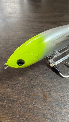 Daiwa saltiga dorado - dorado, slider