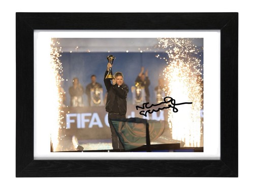 Noel gallagher signed photo - gallagher,