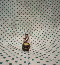 Thun Donna Con Paiolo Rosso Presepe Classico