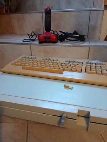 Commodore c128d latta con - commodore,