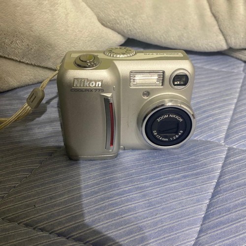 Nikon coolpix775