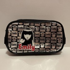 Emily la Strana Pochette