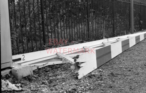 Photo broken barrier at - photo,