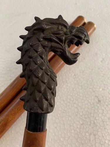 Testa drago antico design - di,