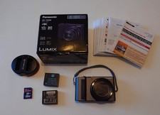 Panasonic Lumix DC-TZ200 con accessori