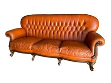 Elegante Divano Chesterfield