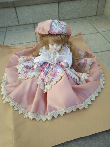 Vintage bambola porcellana - in,