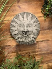 PIETRA GIARDINO SOLE CON MANI