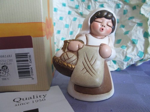 Thun presepe donna che fa - -,