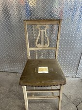 Antica sedia laterale vintage in legno con schienale per arpa e lira