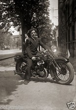 Portrait homme sur moto