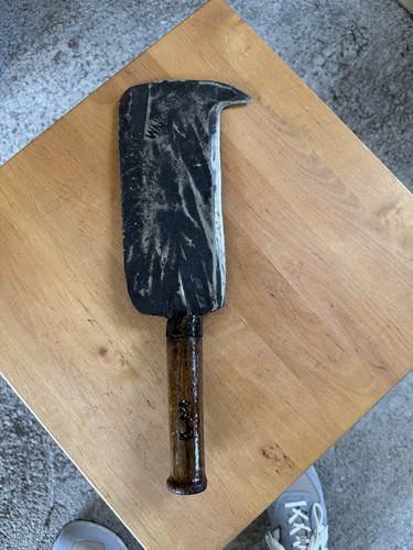 Vecchio coltello forgiato