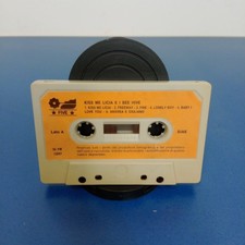 Kiss Me Licia & I Bee Hive