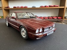 Jaguar XJR X300 rosso