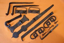 LOTTO 18 PEZZI IN FERRO ANTICHI,RESTAURO MOBILI,CERNIERE,MANIGLIE,BORCHIE,GANCI