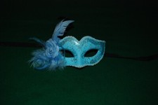 Maschera veneziana con piume, usata, come nuova