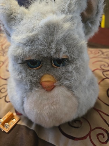 Furby giocattolo bianco