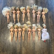 Lotto di 15 bambole Barbie