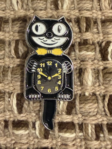 Spilla smaltata orologio - , gatto