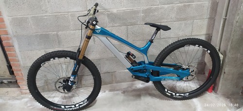 Tues mtb downhill carbon - yt,