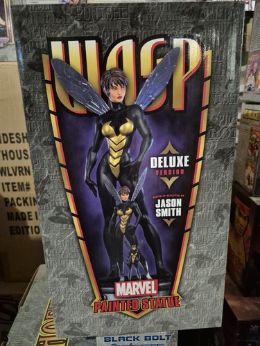 Wasp modern deluxe statue - modern,